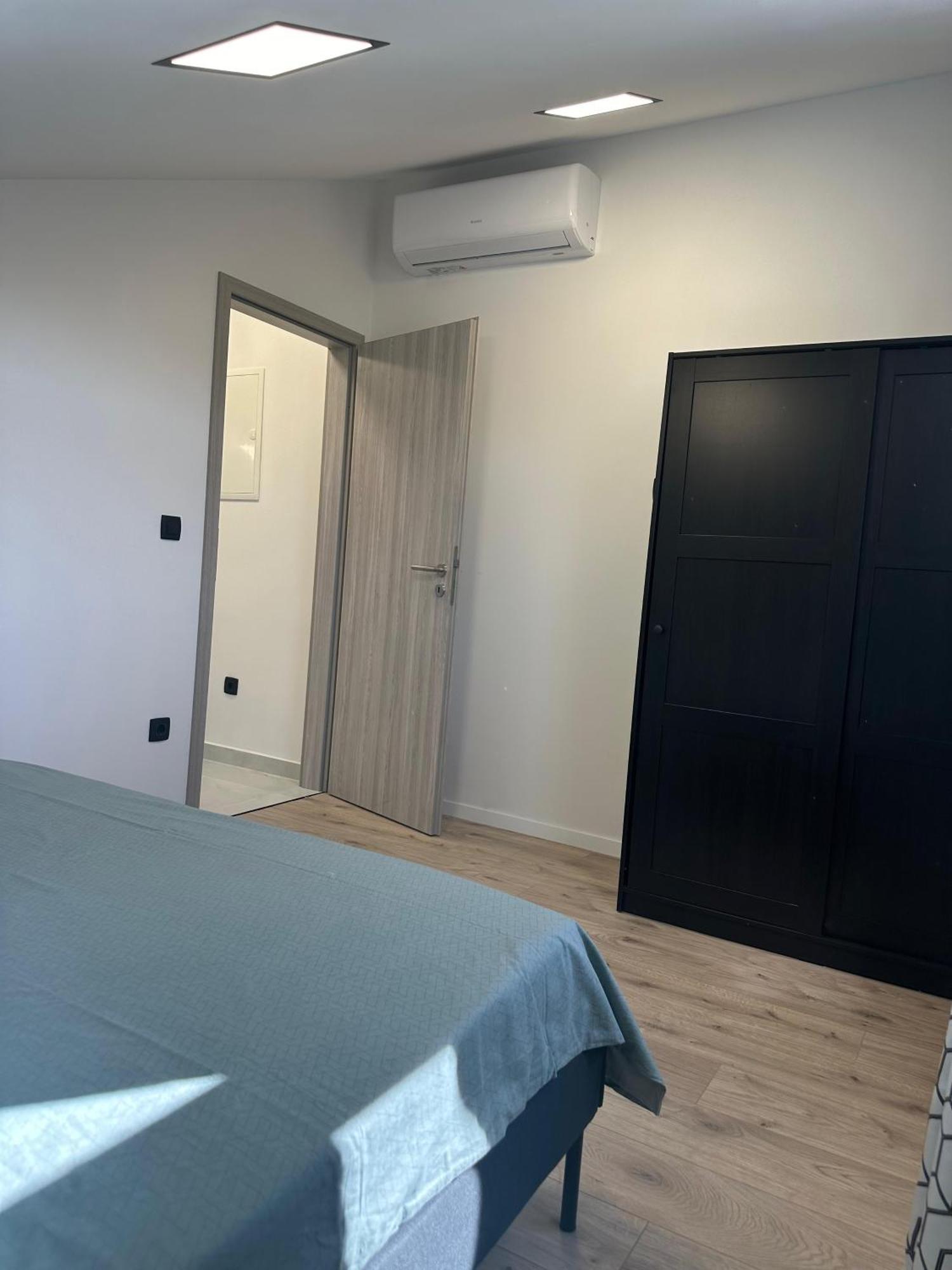 Apartma Roni