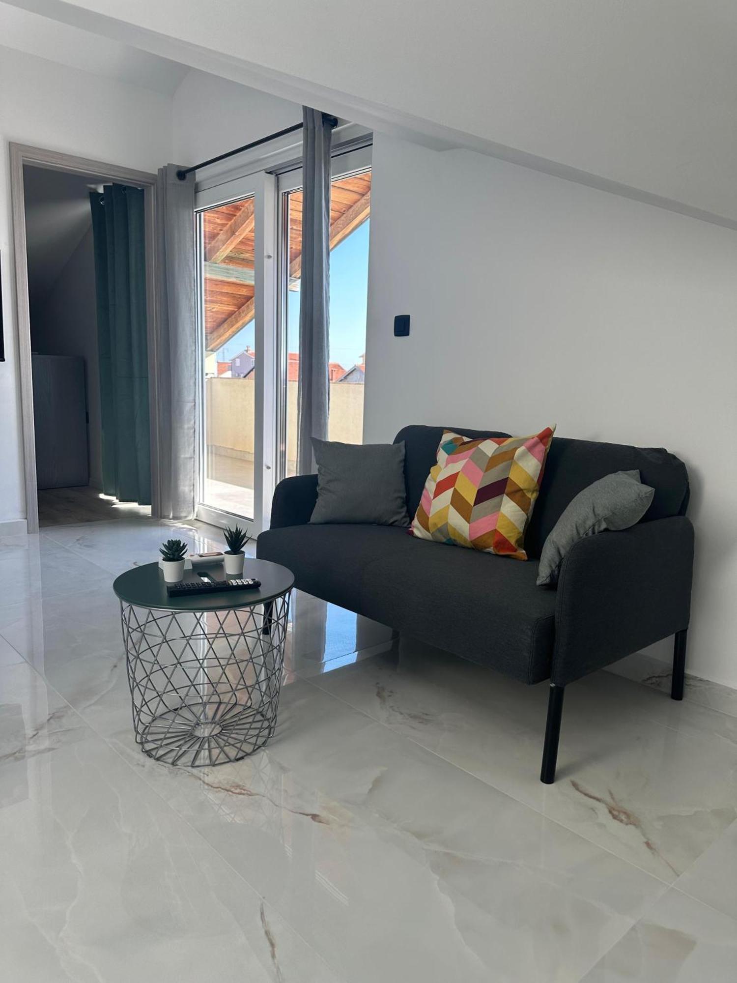 Roni Apartma *