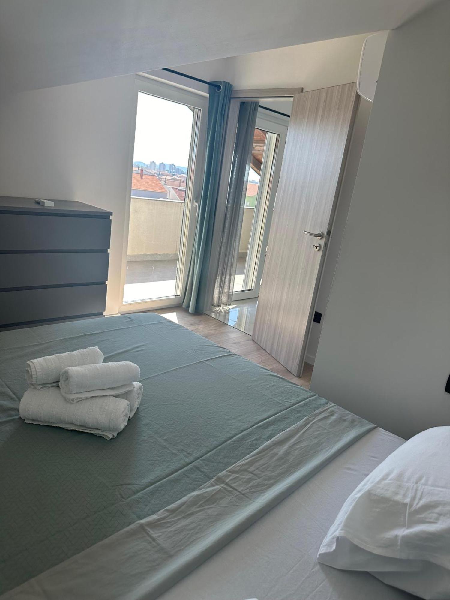 Apartma Roni *