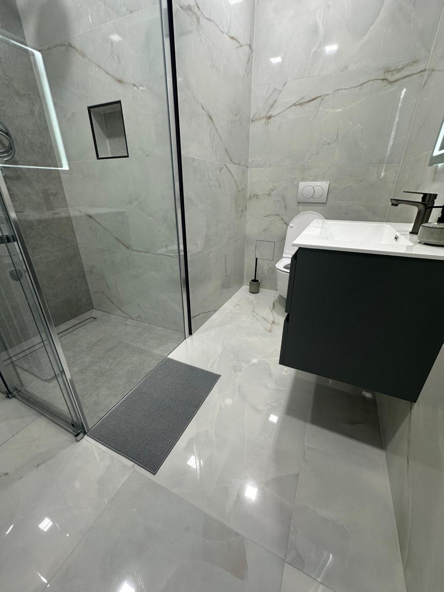 Apartma Roni *